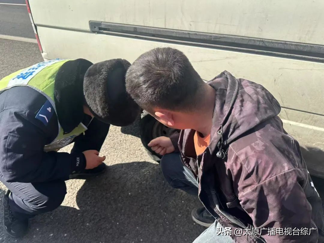 高速上爆胎_高速上胎爆了_高速车胎爆胎