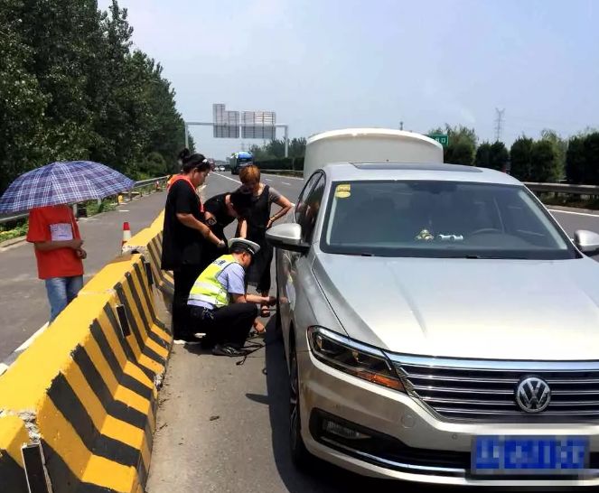 高速爆胎车上货物能赔偿吗_高速爆胎车上路怎么办_车爆胎在高速上