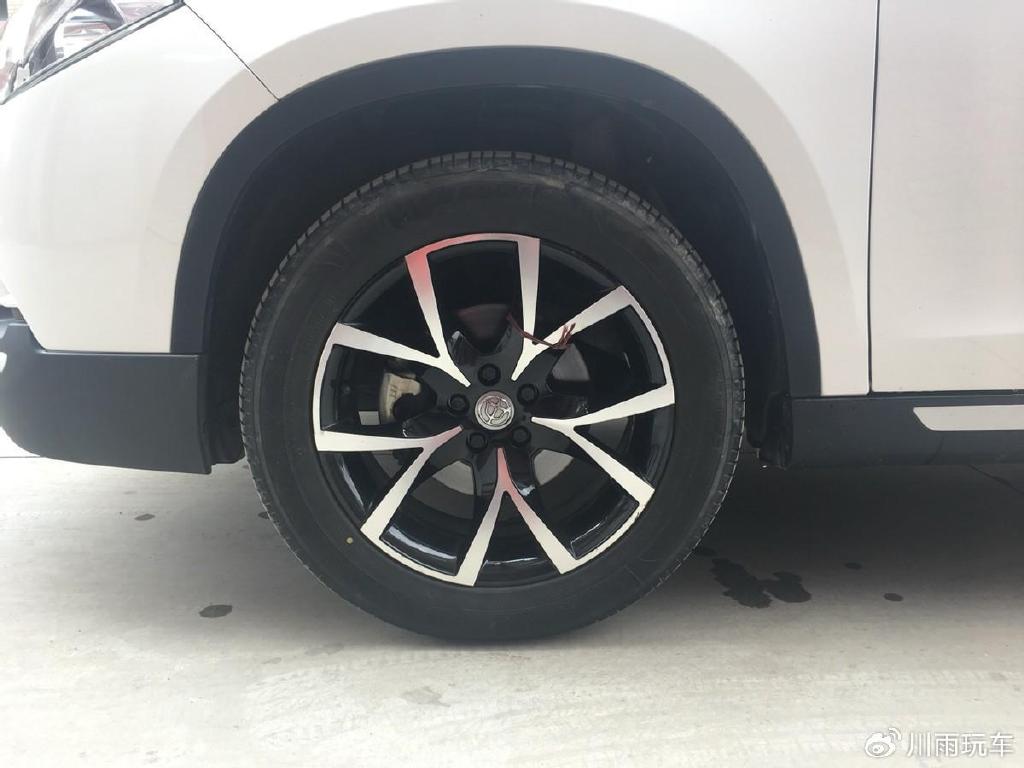 高速汽车爆胎处理方法_汽车爆胎高速_高速汽车爆胎危险吗