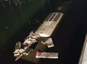 高速车前轮爆胎怎么办_高速前轮爆胎亲身经历_高速公路前轮爆胎