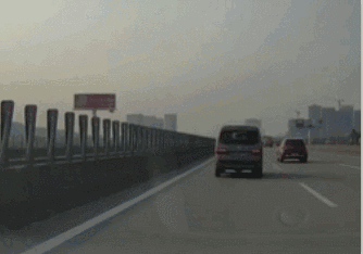 公路办高速前轮爆胎谁负责_高速前轮爆胎亲身经历_在高速公路前轮爆胎怎么办